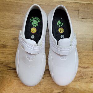 Dawgs UltraLight Tracker Toner White Slip-on Shoe Women's EU 37 US 7